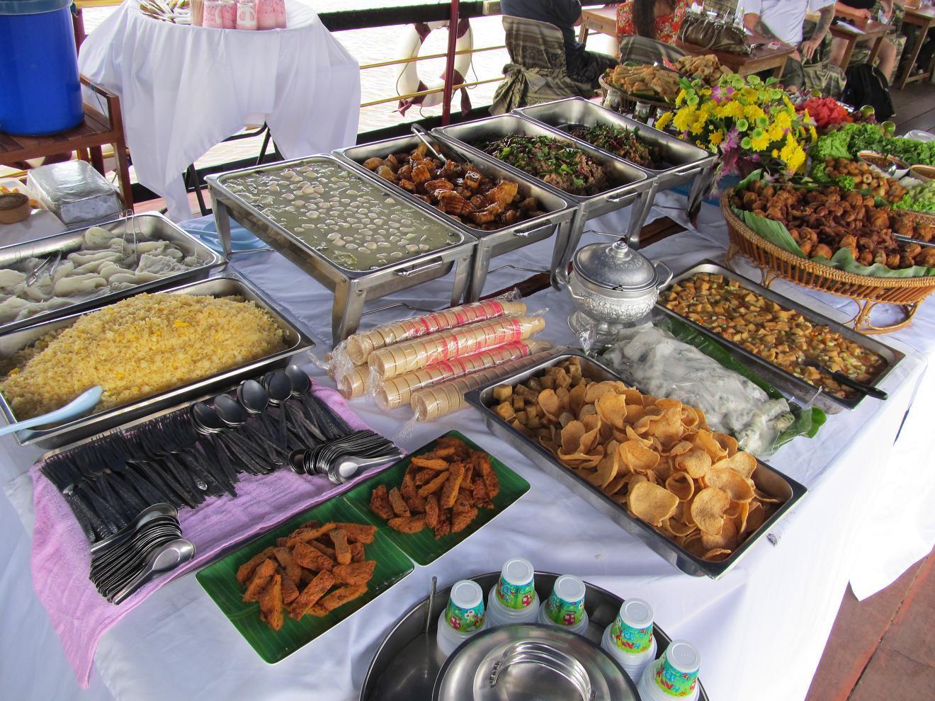 Nong Khai - loď - oběd - 2013