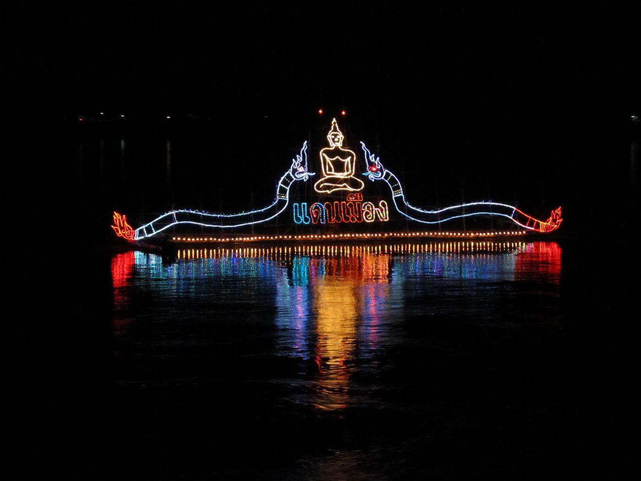 Mekong - Slavnostně osvětlené lodě