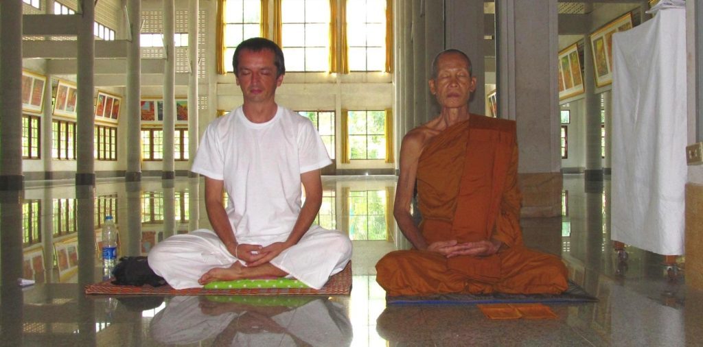 Wat Tham Puang meditace