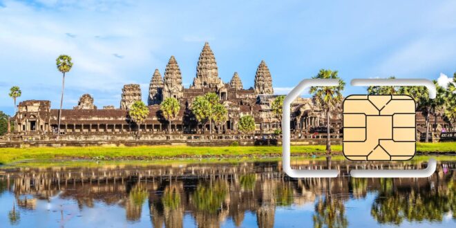 Starověký chrám Angkor Wat v Kambodži s palmovými stromy a odrazem ve vodě, ideální pro cestování do Thajska a Kambodže.