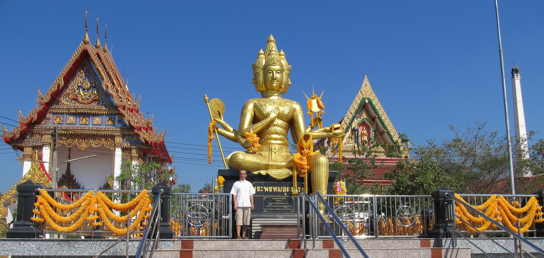Velký Brahma v Samut Sakhon