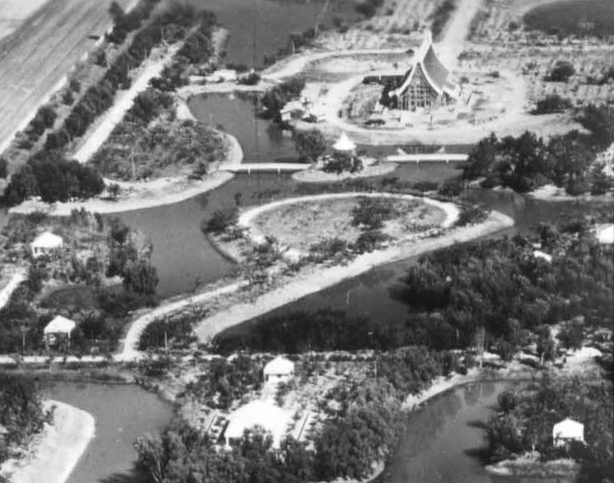 Letecký snímek Wat Phra Dhammakaya okolo roku 1980