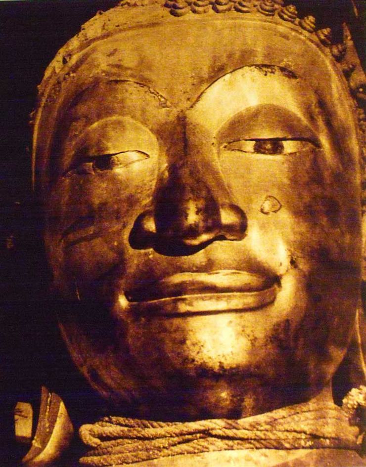Původní, štuková tvář Zlatého Buddhy