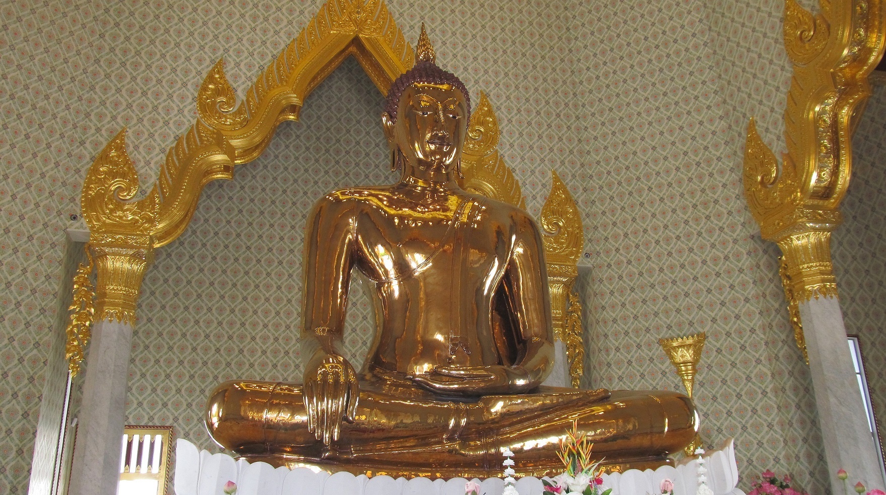 Zlatý buddha v novém čedí - Wat Traimit
