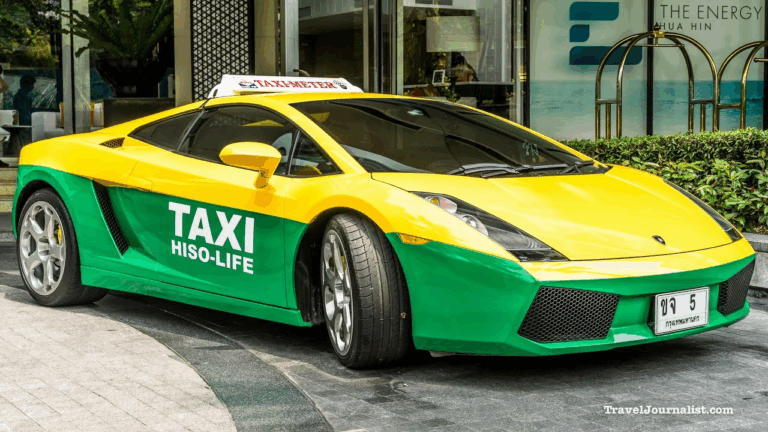 Luxusní taxi sportovní auto v Thajsku a Kambodže, moderní doprava a místní styl.
