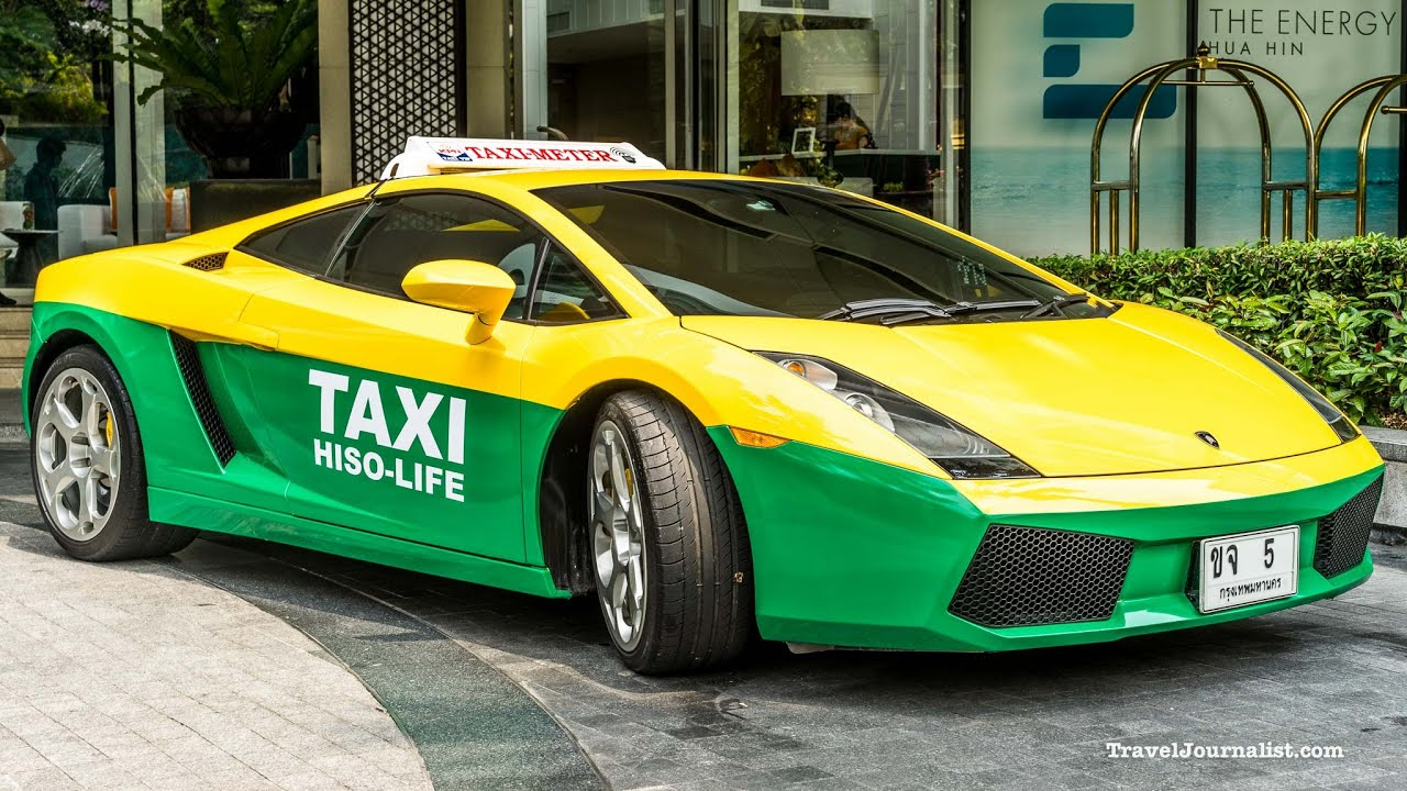 Luxusní taxi sportovní auto v Thajsku a Kambodže, moderní doprava a místní styl.
